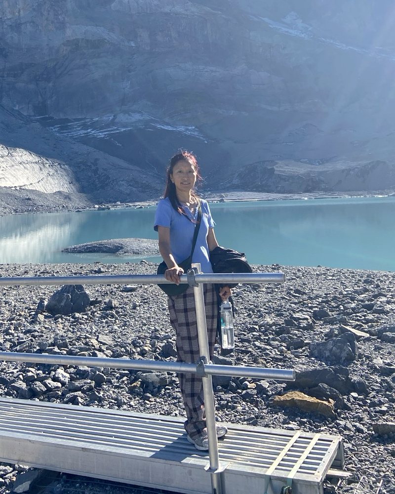 Yungdrung Tsetso au bord d'un lac de montagne